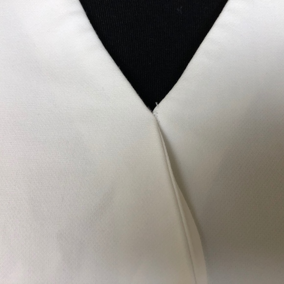 Trina Turk Women's White V-neck Sleeveless Blouse - Picture 4 of 5